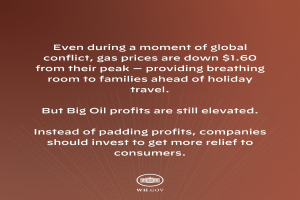 Ein brauner Hintergrund mit einer Aussage, die besagt: "Selbst in einer Zeit globaler Konflikte sind die Gaspreise um $1.60 gesunken - und bieten Familien vor den Feiertagen Luft."