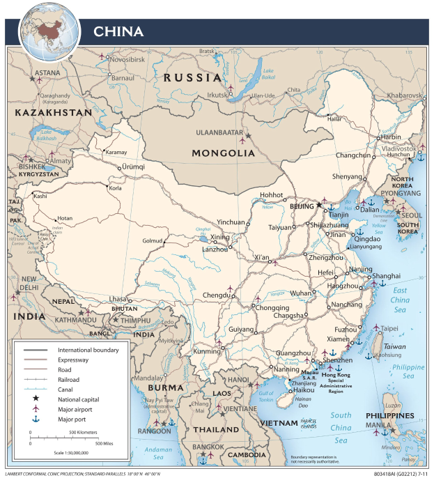 Ein detaillierter politischer Kartenausschnitt von China mit Nachbarländern, Grenzen, wichtigen Städten, Flüssen und geografischen Merkmalen, begleitet von erklärendem Text und einem Logo.