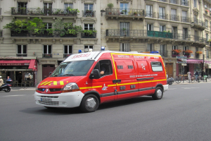 POL-HF: Verkehrsunfall mit Personenschaden - Zusammenstoß von Pkw und Rettungswagen
