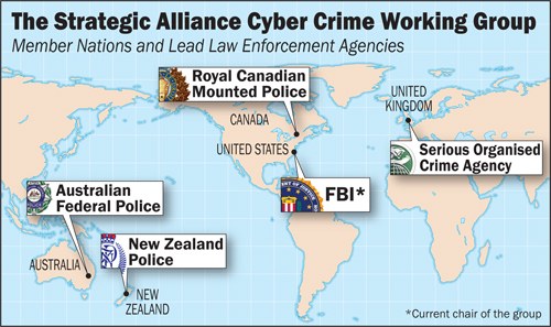 Plakat mit einer farbcodierten Karte der Strategic Alliance Cyber Crime Working Group mit Logos der beteiligten Organisationen, die in einem Kreis um die Karte angeordnet sind.