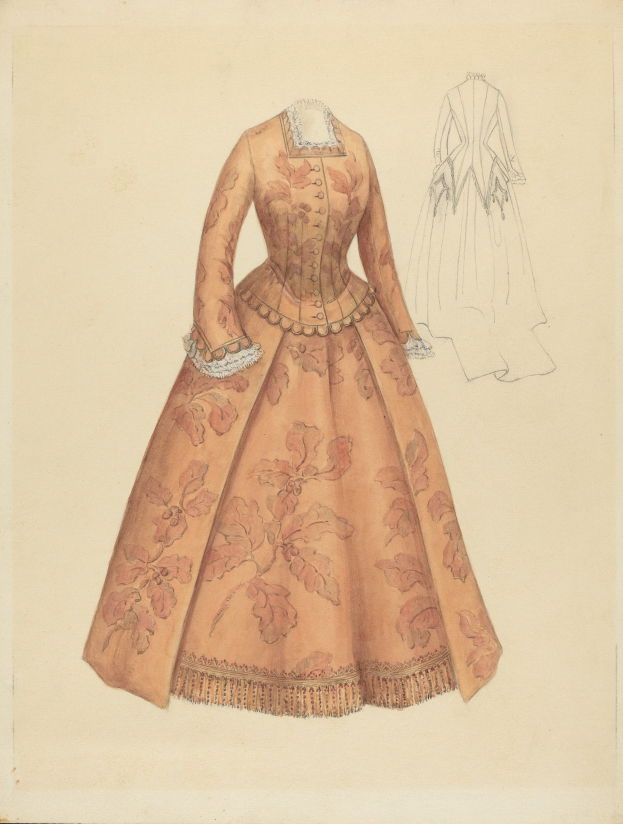 Eine Zeichnung eines 18.-Jahrhundert-Kostümdesigns mit einem langen, hochgeschlossenen Kleid mit einem floral gemusterten Mieder in Rosa, Lila und Blau, einem bodenlangen Rock mit Spitzenbesatz und einem hellblauen Hintergrund.