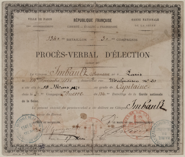 Alter Dokument mit zwei Stempeln, der wie eine Wahlurne mit handgeschriebener Text aussieht.