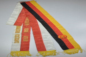 POL-BO: Fan-Schals gestohlen: Polizei sucht nach zwei Verdächtigen und bittet um Zeugenaussagen