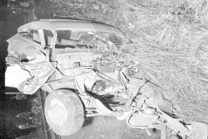 POL-RBK: Rosrath - Pkw prallt frontal gegen Baum - Fahrer schwer verletzt