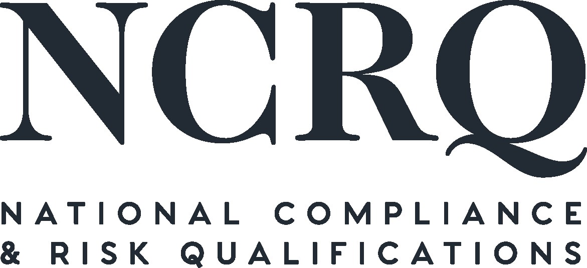 Weißer Hintergrund mit zentriertem fetten schwarzen Text "National Compliance & Risk Qualifications" in einer modernen, professionellen Schriftart, umgeben von einem dünnen schwarzen Rand.