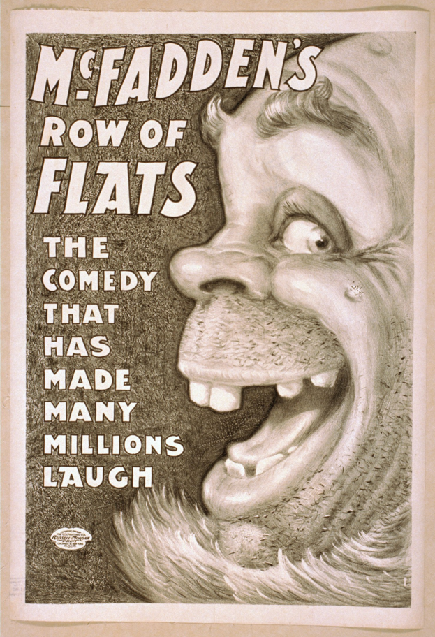 Plakat mit lachendem Menschen mit wilden Haaren, weiten Augen und einem strahlenden Lächeln vor einem hellgelben Hintergrund, mit dem Text "McFadden's Row of Flats: The Comedy That Has Made Many Millions Laugh."