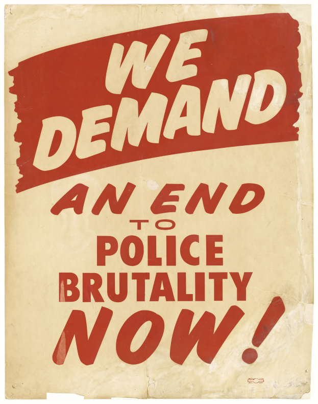 Plakat mit fetter schwarzer Schrift "Wir fordern jetzt ein Ende der Polizeigewalt" auf weißem Hintergrund eingerahmt von einem schwarzen Rand.