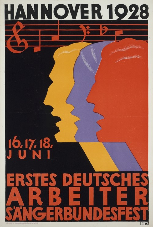 Ein Vintage-Plakat für das Hannover 1928 Erstes Deutsches Arbeiter Sangerbundesfest, das drei zentrale Figuren und Veranstaltungseinzelheiten zeigt.