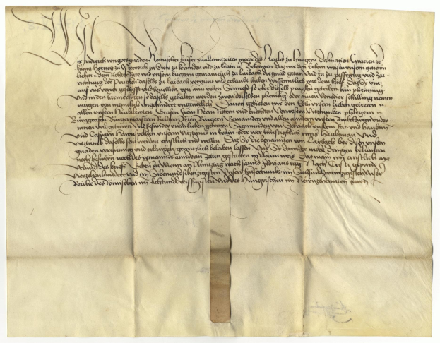 Ein vergilbtes, altes Stück Papier mit schwarzer Handschrift, ein Brief der deutschen Regierung, der die Freigabe eines Gesuchs für die Hinrichtung eines Mannes anfordert.
